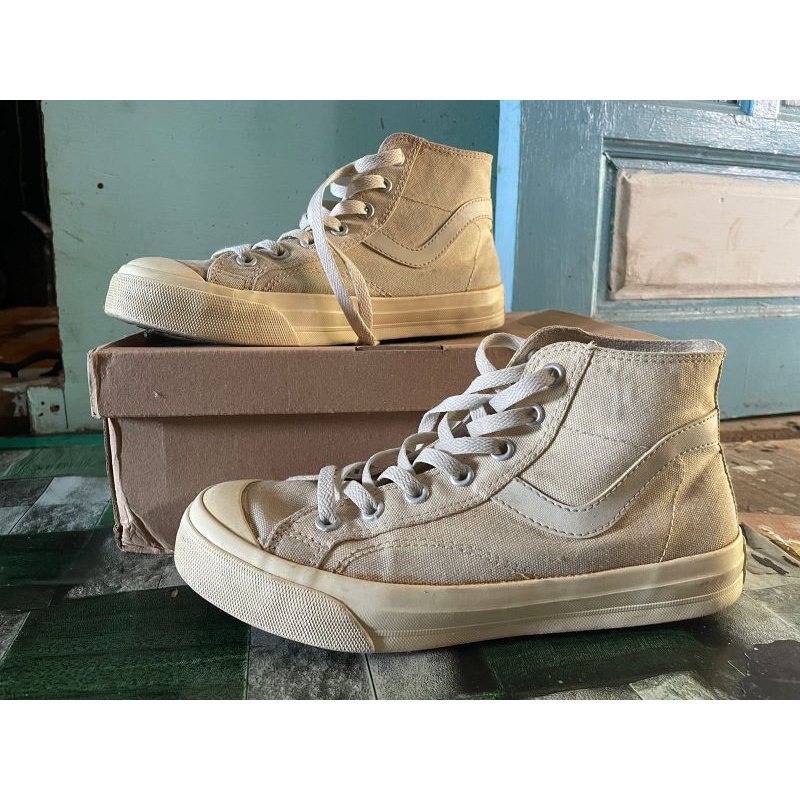 Second Sepatu Ventela Public High Cream size 41/42