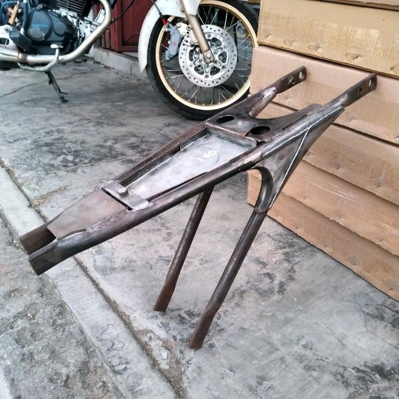 Buntutan Rangka Belakang CB GL100 Set Manisan Dan Pangkon Aki Hand Made Nganjuk