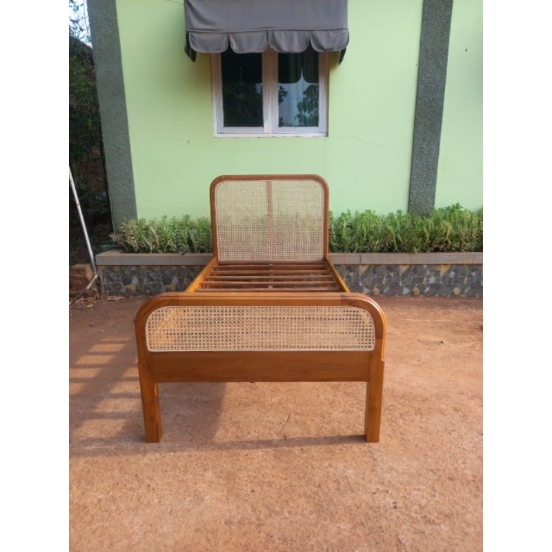 TEMPAT TIDUR MINIMALIS / TEMPAT TIDUR KAYU JATI / TEMPAT TIDUR MINIMALIS KAYU JATI / TEMPAT TIDUR MI