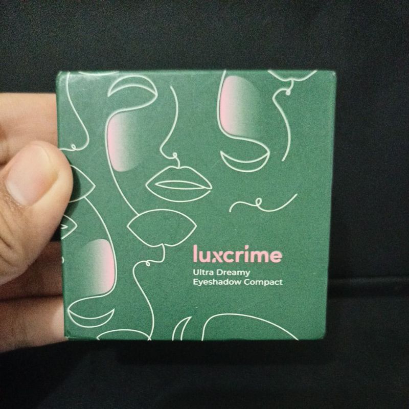 LUXCRIME ULTRA DREAMY EYESHADOW COMPACT (BLACKFOREST)