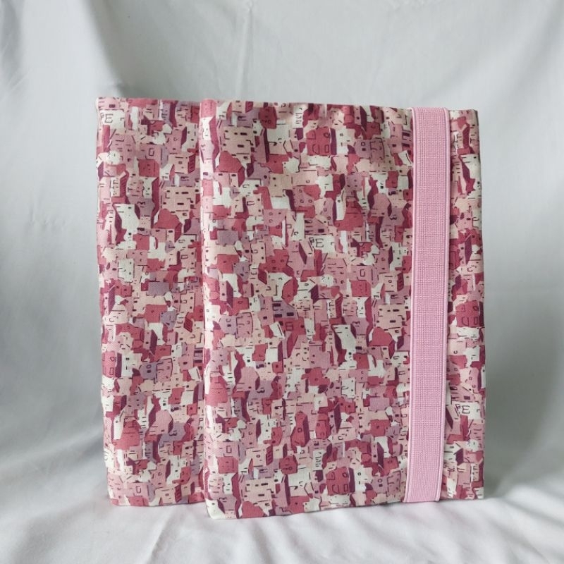 

Book Cover Upsize | Sampul Buku Kain | Book Jacket - Motif Rumah Pink