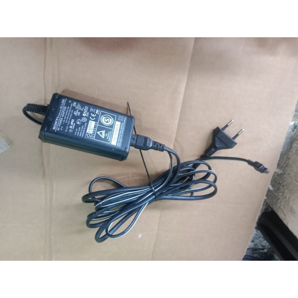 bekas normal ces ADAPTOR CHARGER HANDYCAM SONY    AC-L25B DC 8.4V 1.5A Handycam Seri HC & DVD  (AC-L