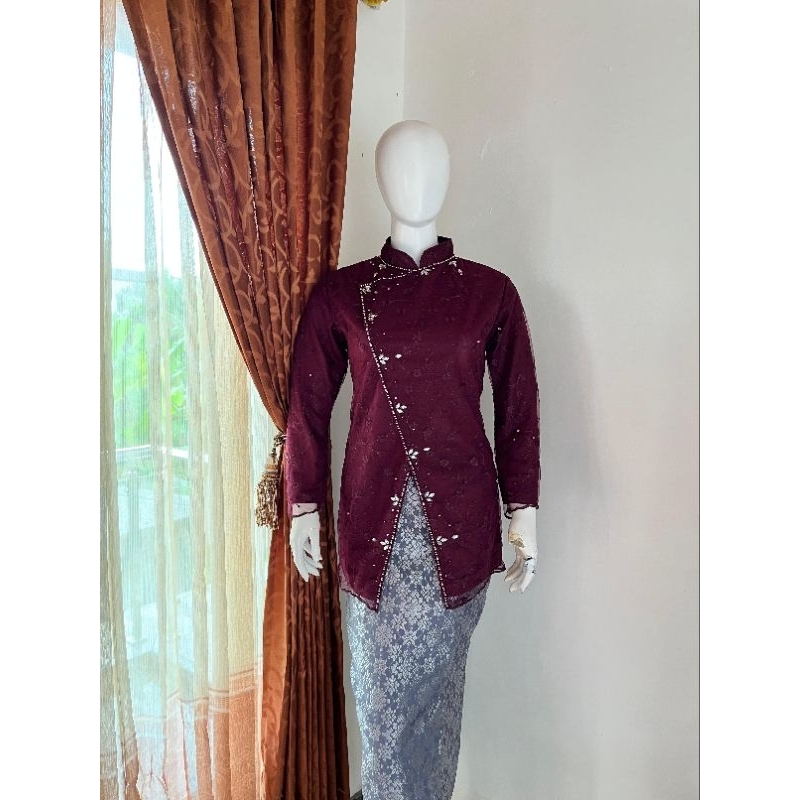 kebaya wisuda model encim