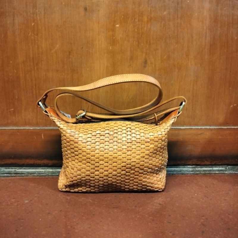 Tas selempang anyam kulit sapi asli jogja