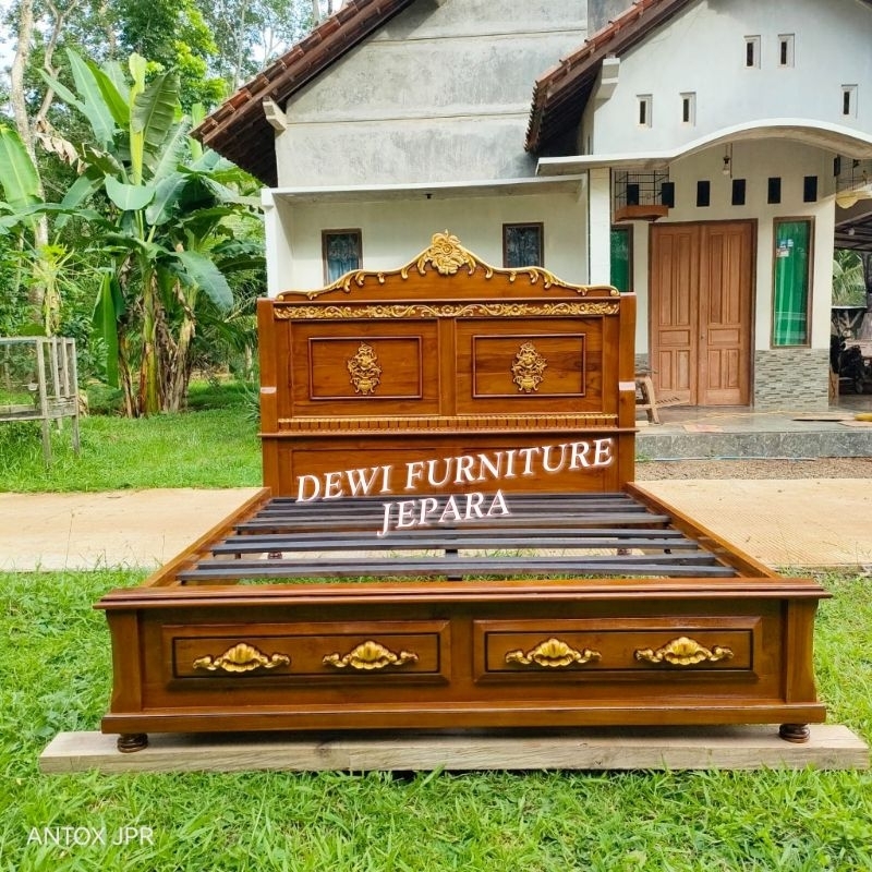 Tempat tidur laci tempat tidur jati dipan jati tempat tidur ukiran klasik furniture Jepara