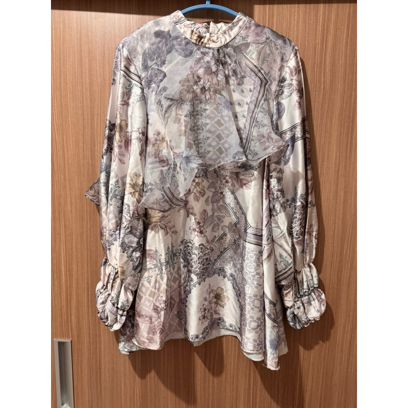 preloved melcia blouse wearing klamby