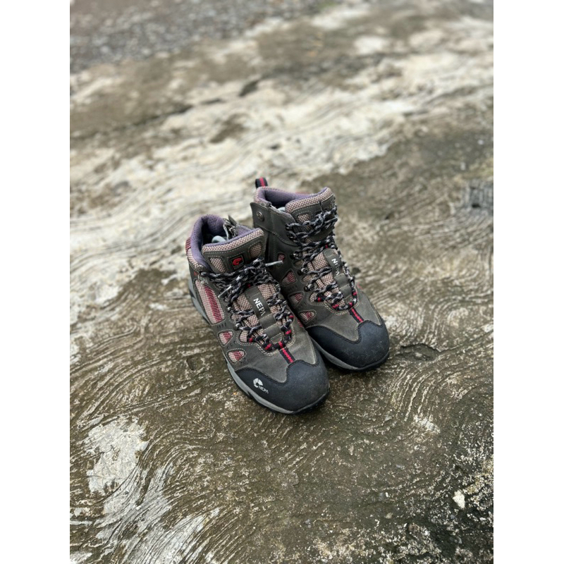 Sepatu gunung second original Nepa