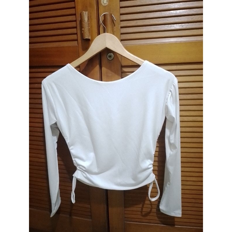 Kaos Lengan Panjang Putih Wanita