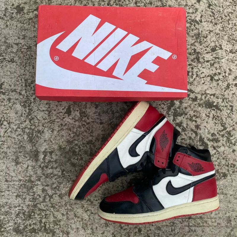 Nike Sepatu Sneakers Pria Merah