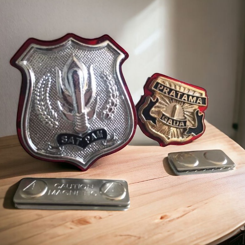 KODE R6A pin kewenangan dan gada pratama akrilik magnet satpam security