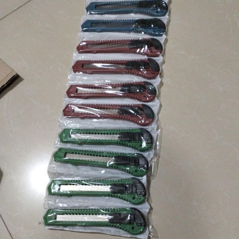 

[ 1 lusin ] Pisau Cutter Sailor Man Murah Berkualitas isi 12 pcs | Cutter Sailorman