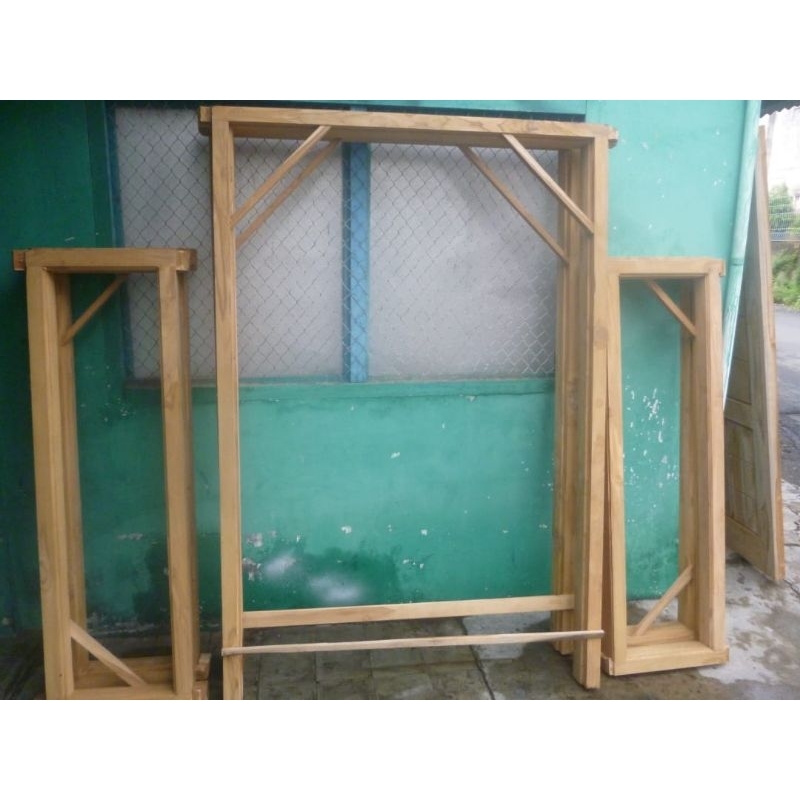 kusen pintu utama