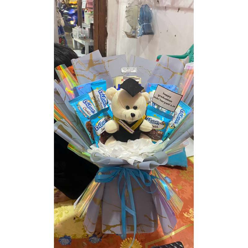

BUKET BONEKA WISUDA + SNACK GRADUATION BOUQUET
