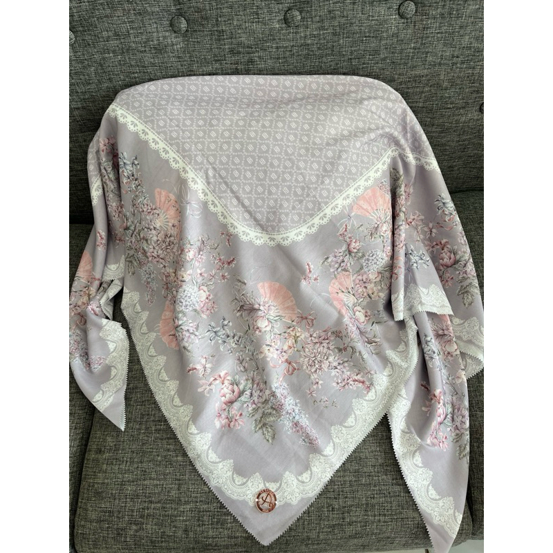 Kerudung segi empat ivanka series warna Lilac