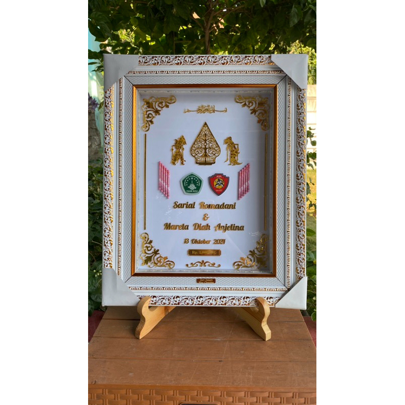 MAHAR WAYANG AKRILIK GOLD FRAME FIBER