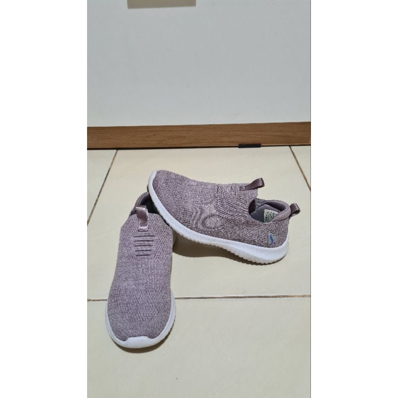 Sepatu anak perempuan skechers