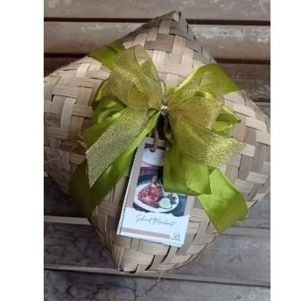 

Paket Hampers Besek Pawon Ayu isi 1 Bebek/Ayam Kampung