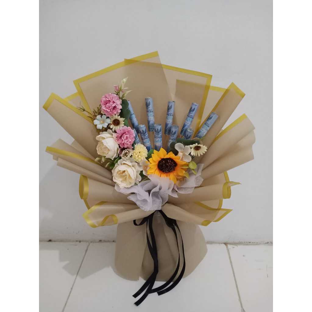 buket uang dan bunga bulan sabit / moon bouquet