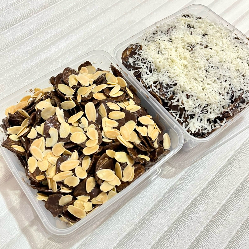 

Keripik pisang coklat lumer topping single