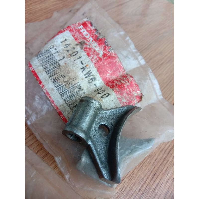 Kampak rc Valve kapak RC Valve mekanisme RC Valve 14201-KW6-900 Honda NSR NSR 150R original NOS Japa