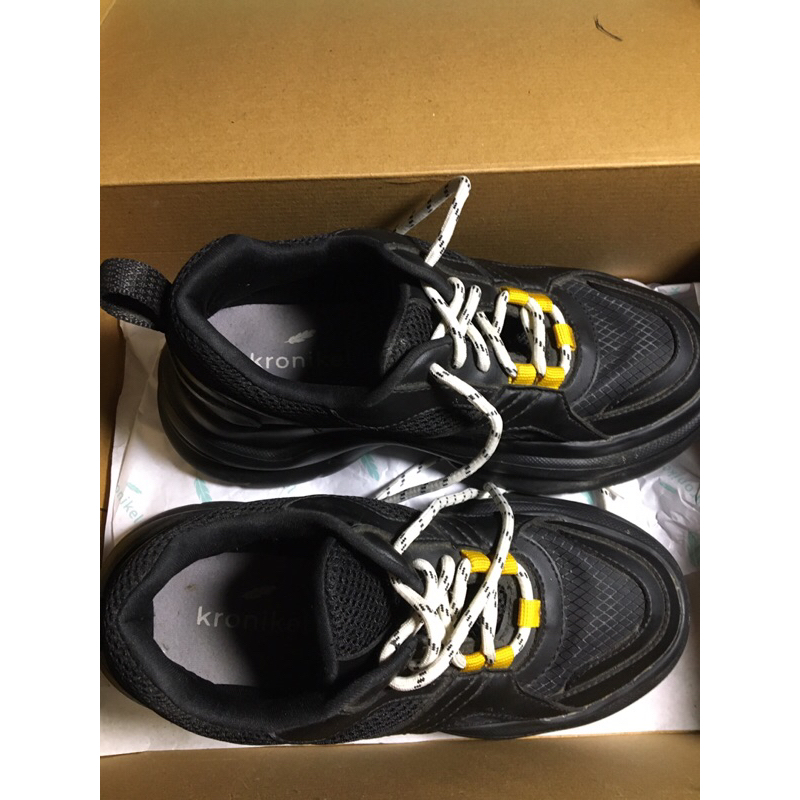 preloved sepatu kronikel