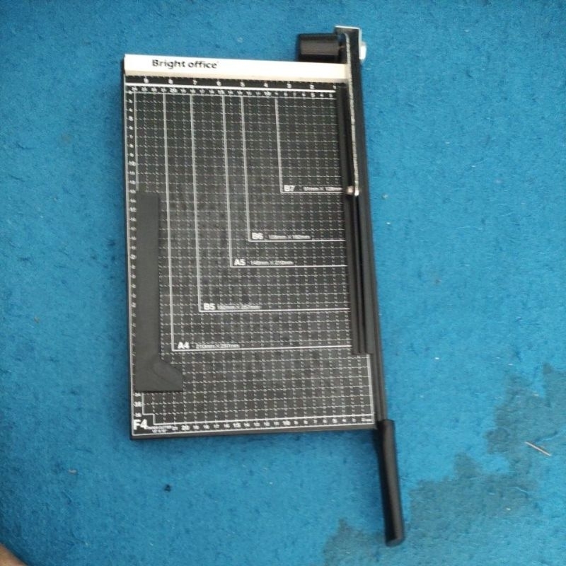 

pemotong kertas bright office f4 likenew