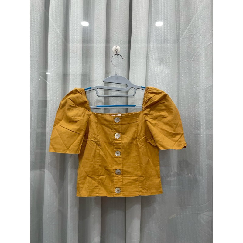 Top kuning Yuan Market