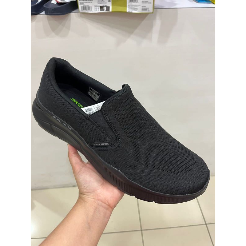 SKECHERS MEN SEPATU SNEAKERS HITAM PRIA