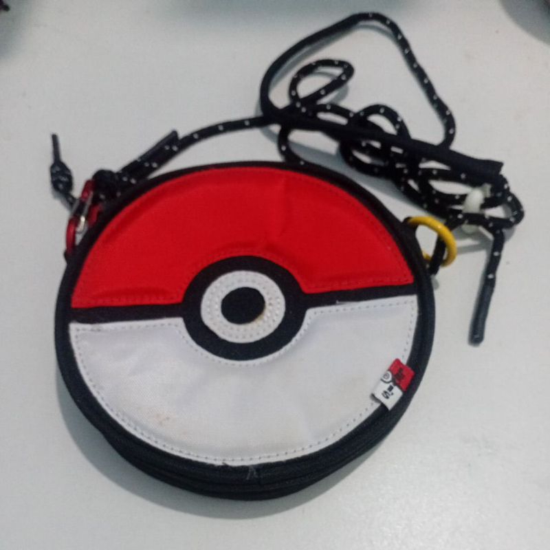 tas slempang Levi's x pokemon