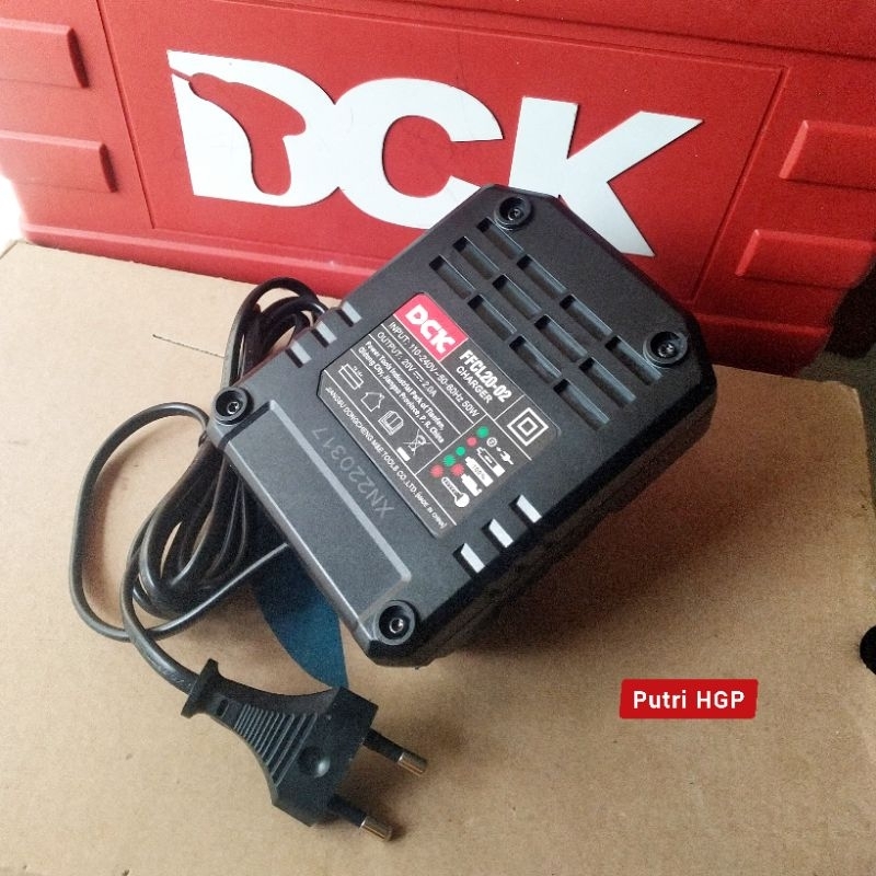 DCK Charger Battery Pengisi Daya Baterai FFCL 20 Charger 20V FFCL20-02