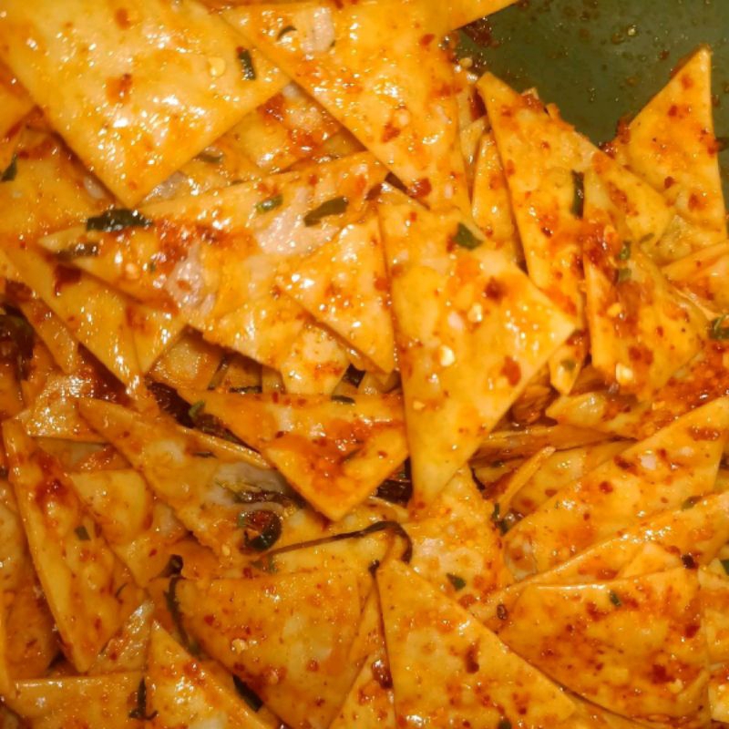 

Pangsit Daun Jeruk > 250g > 500g > 1000g Cemilan Pedas