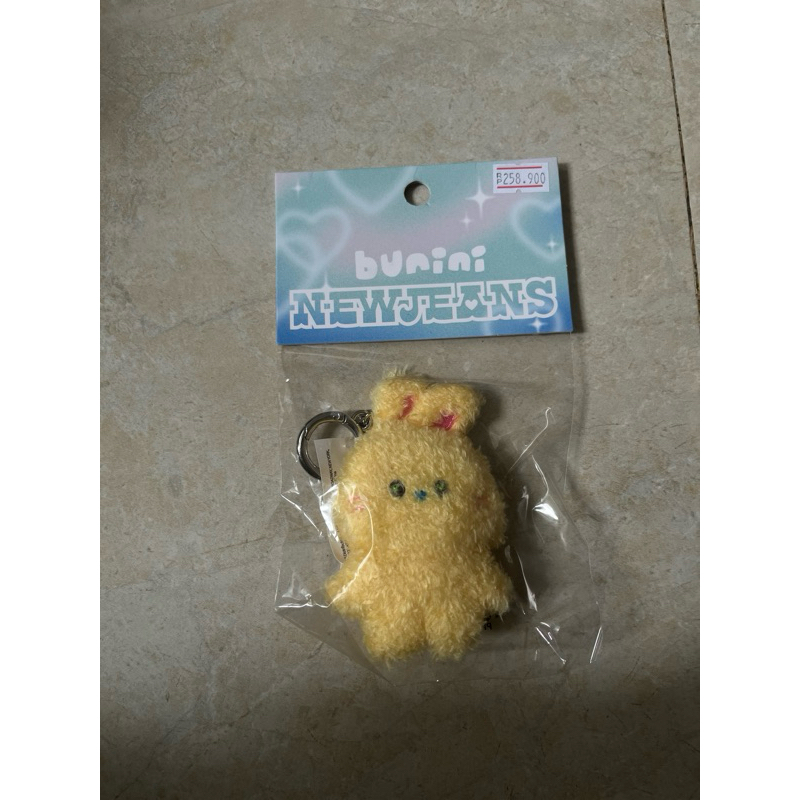gantungan kunci newjeans bunini kuning