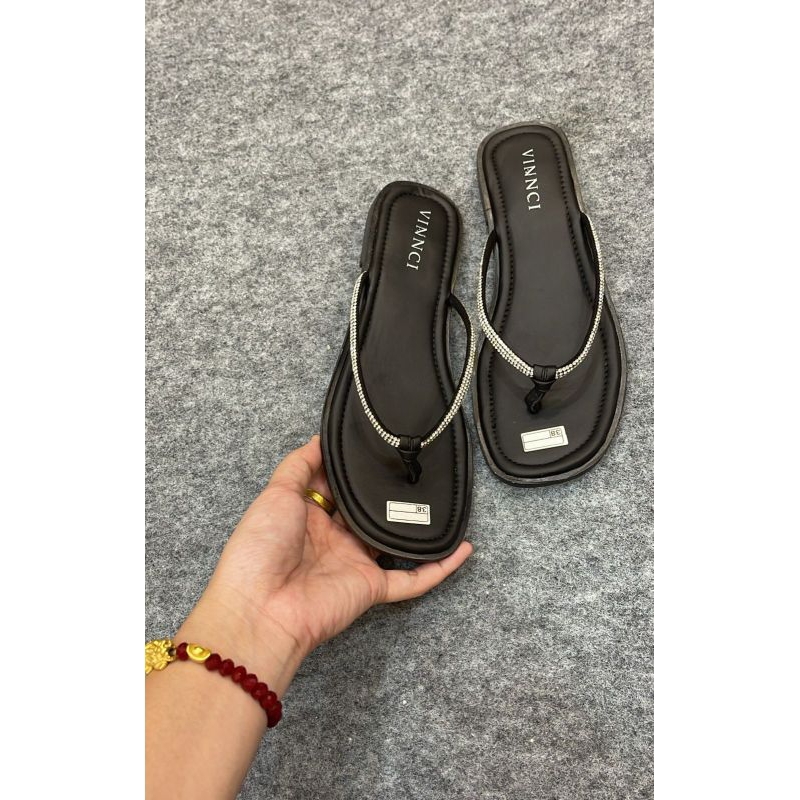 Vincci Sandal Hitam Wanita