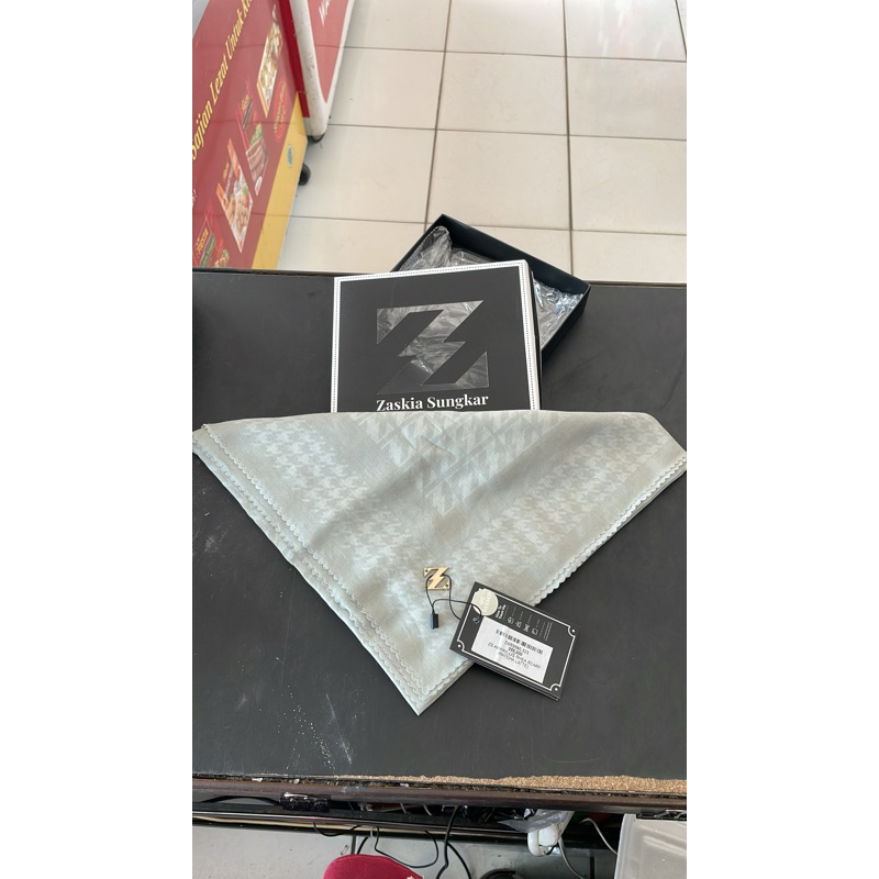 PL jilbab zaskia sungkar with box warna sage