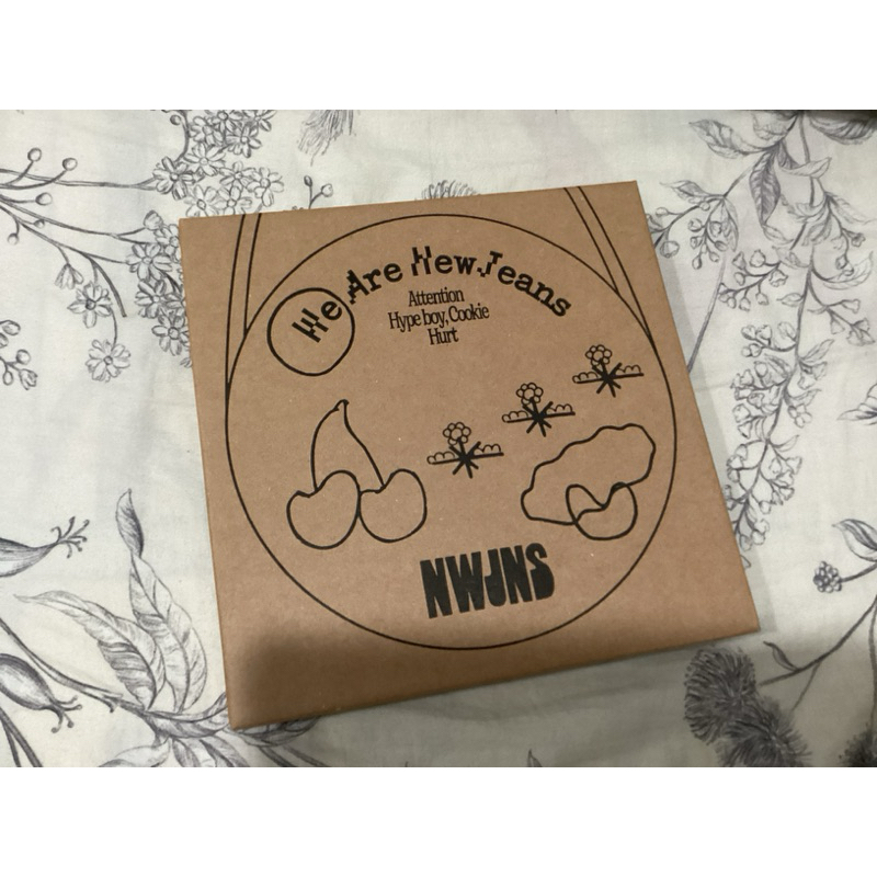 album newjeans attention sealed bag