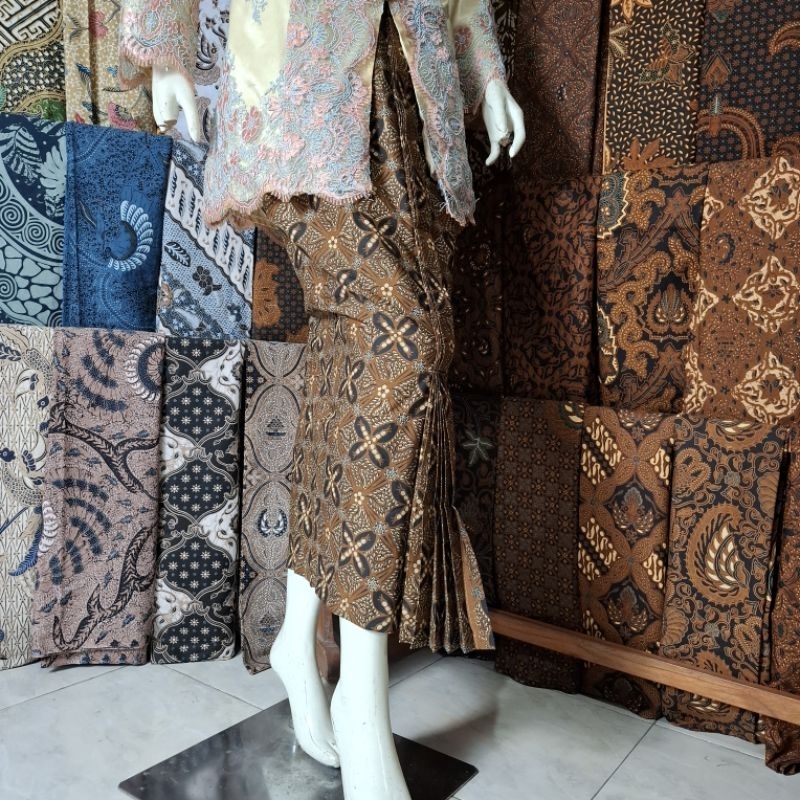Kain dan Rok Wiru Batik Madubronto Sogan Lasem Solo Bawahan Kebaya