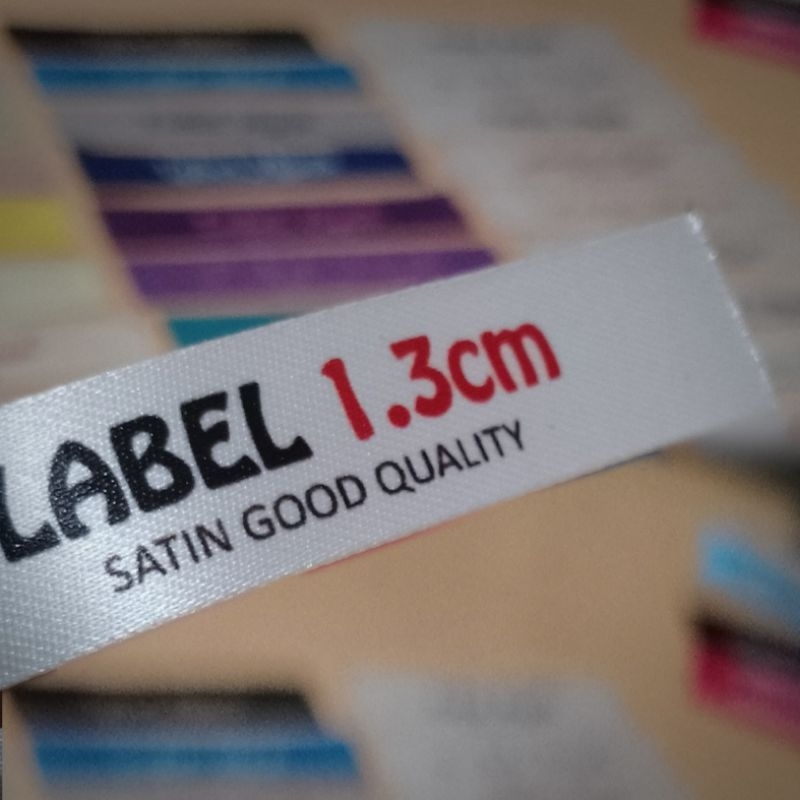 

CUSTOM LABEL BAJU, LABEL HIJAB, LABEL SATIN MURAH PER 300 PCS 500 PCS BAHAN SATIN BERWARNA