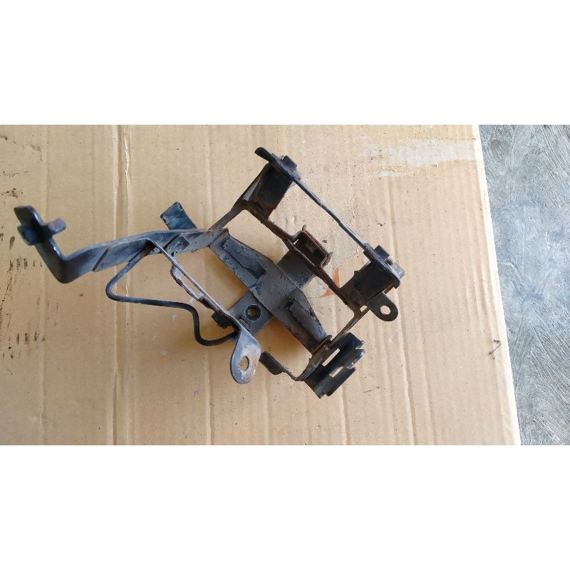 Pangkon/ Tempat Aki Vario 110 Karbu Original Copotan Motor