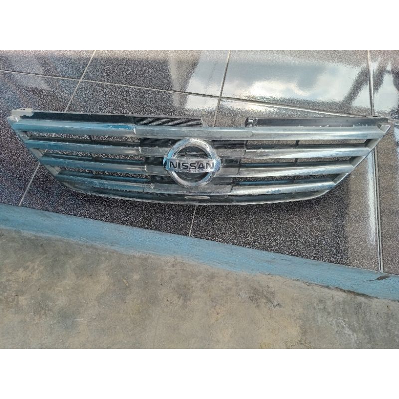gril nissan serena c24 original