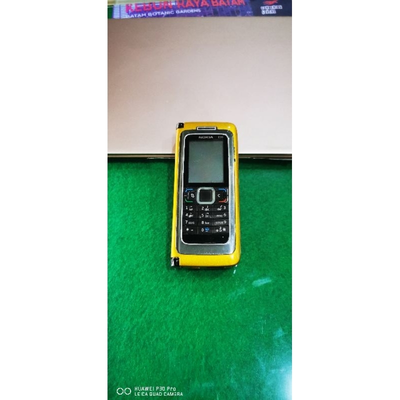 Nokia E90 communicator gold