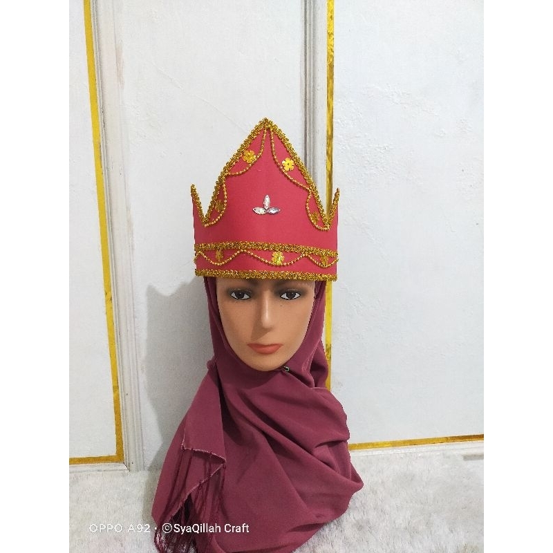 topi adat Sulawesi Tengah merah (karton Manila)