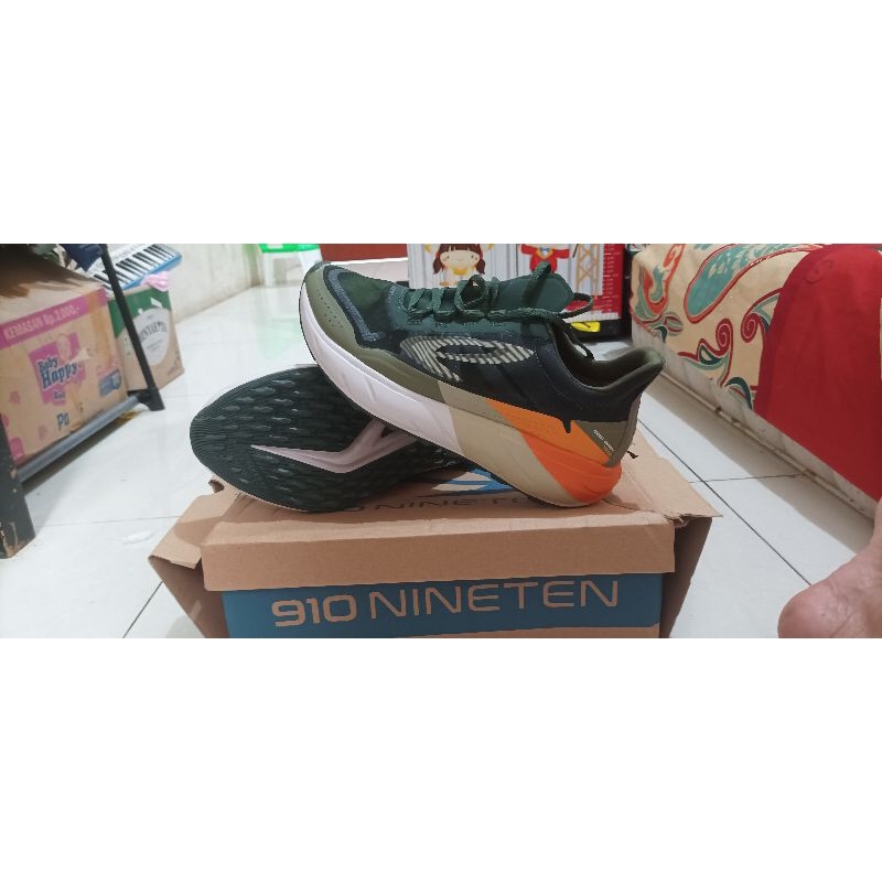 Sepatu running 910 Geist ekiden trail original size 41