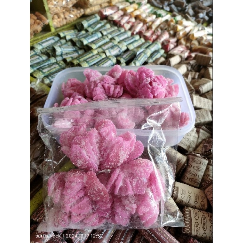 

Manisan buah pala kering