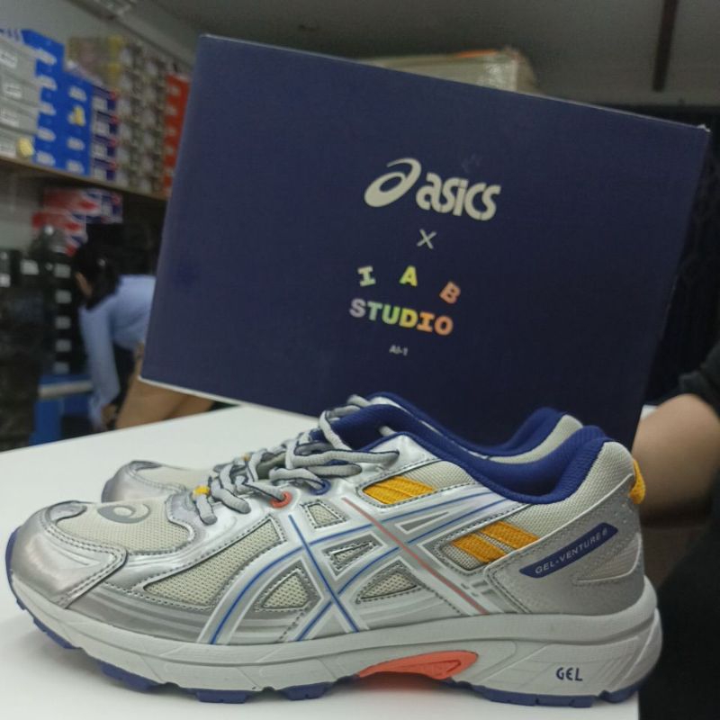 (17) ASICS VENTURE 6 X IAB STUDIO