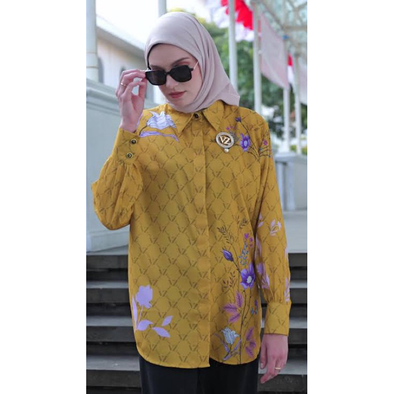 Preloved good deal good condition VZ vivi zubedi primrose top golden palm