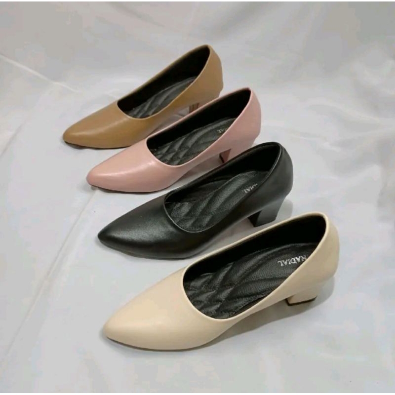 SEPATU WANITA PANSUS KERJA POLOS 5 CM HAK TAHU