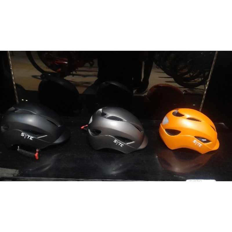 HELM SEPEDA SYTE