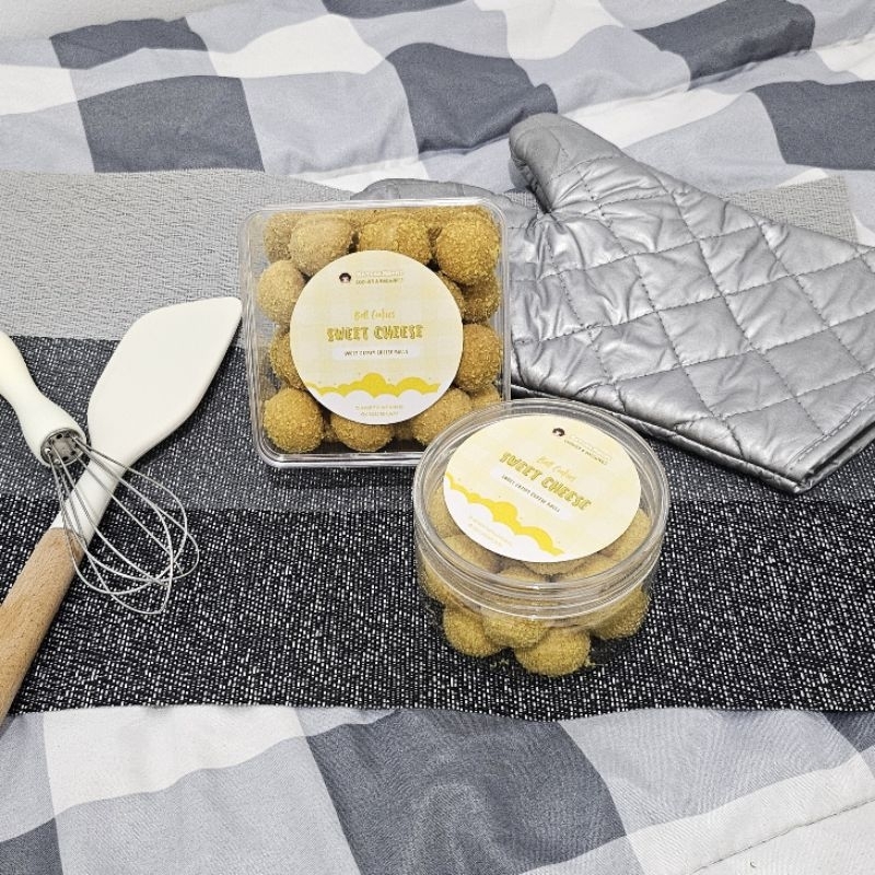 

Sweet Crispy Cheese Cookies Premium by matchamochibakes