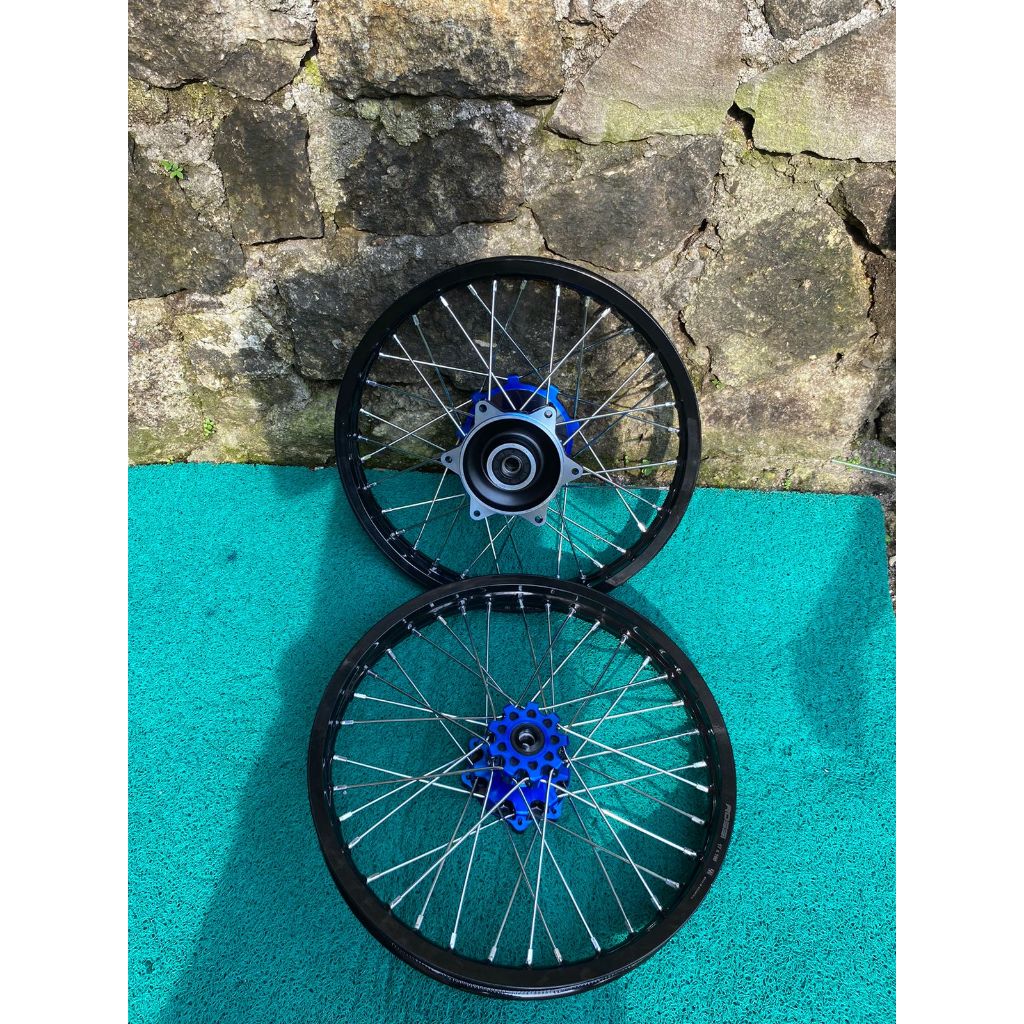Velg Set Semi Cacing CRF 160/160 Ring 17 Tanpa Ban
