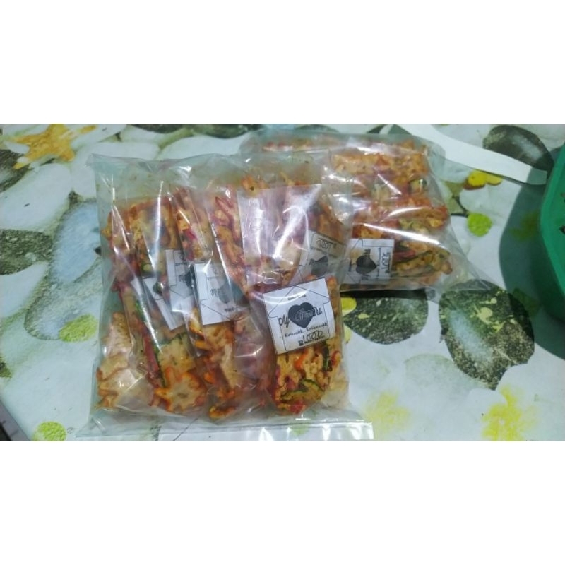 

seblak kerupuk daun jeruk repack 10pc